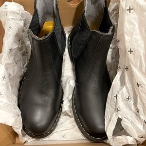 Dr Martens NEW CHELSEA BOOTS